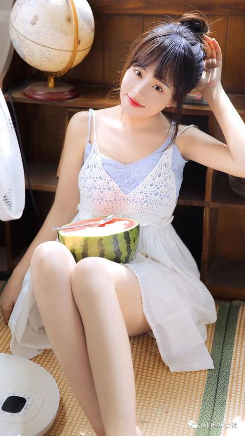 日系写真居家吃瓜,居家悠闲，品味生活之美