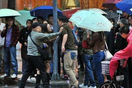 鲖城镇吃瓜事件,一场引发热议的社区风波