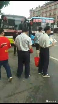 吃瓜群众围观亲吻