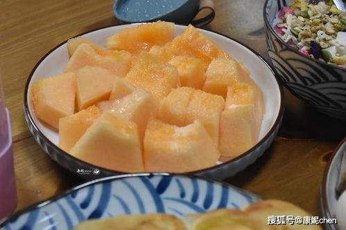 早餐吃酸奶哈密瓜,清新营养，开启美好一天